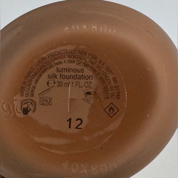 Giorgio Armani Luminous Silk Foundation. - Picture 6 of 11